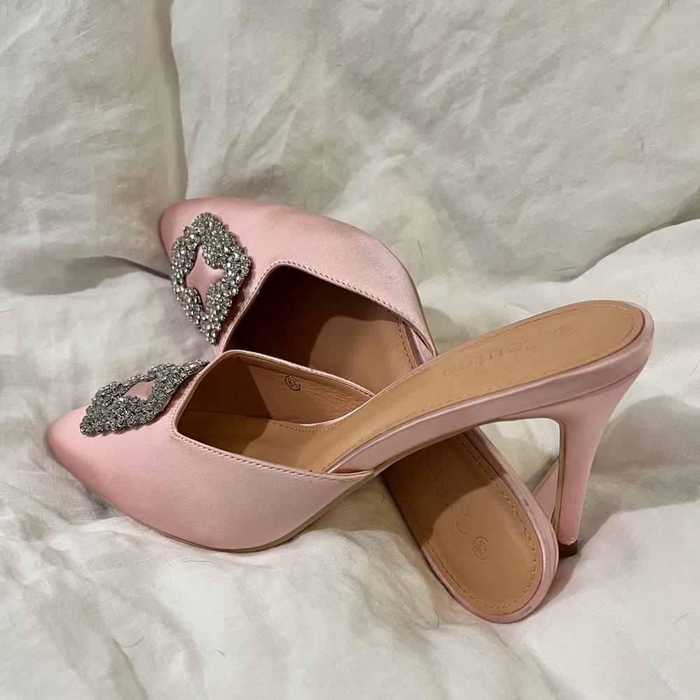Coutgo Womens Light Pink Pointed Toe Mule Sandals with Rhinestone Embellishments